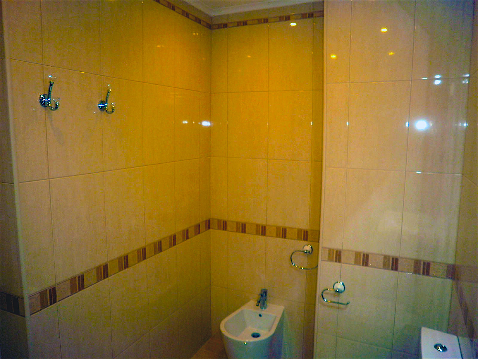 Main bathroom-c2.jpg